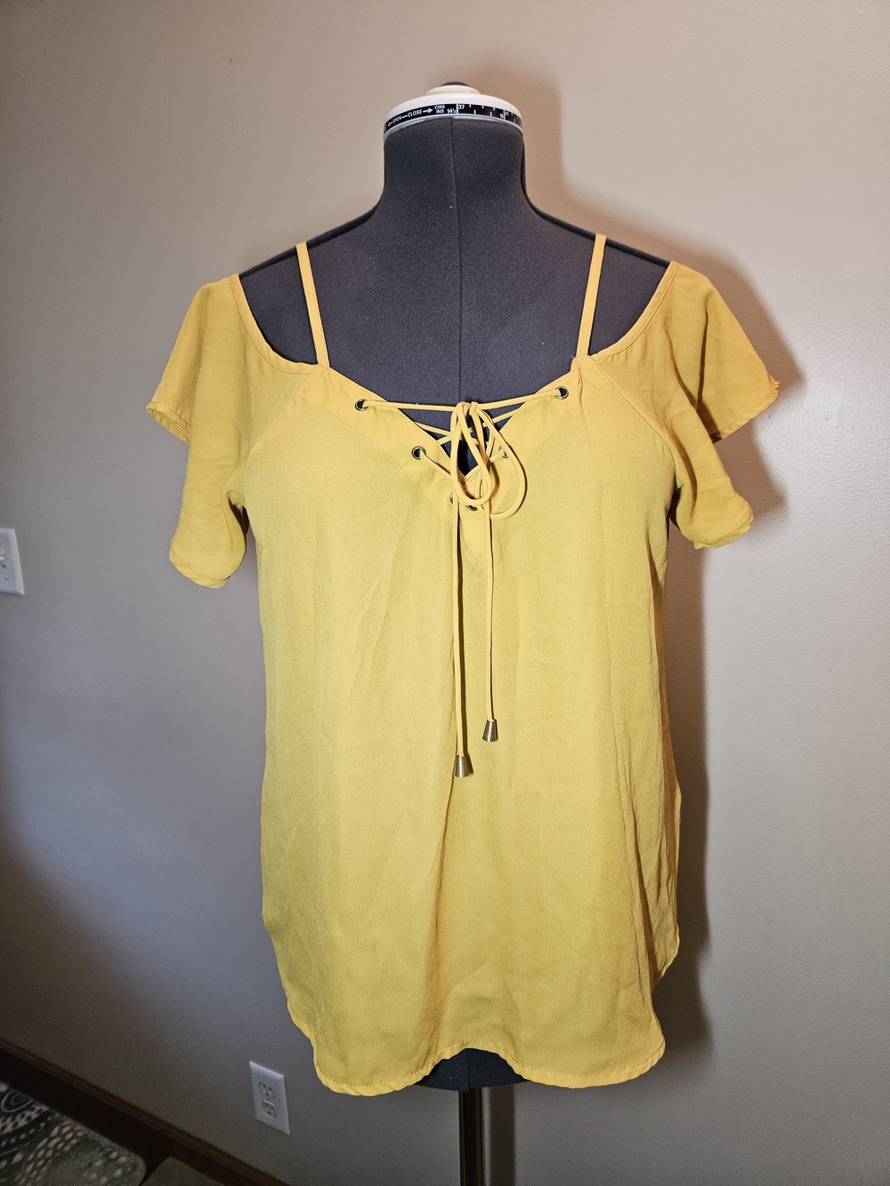 Speed Limit Sz. M Mustard Yellow Cold-Shoulder Lace-Up Women's Tee